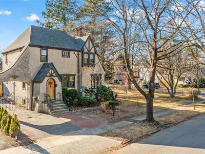 54 Iden Avenue, Pelham, NY, 10803