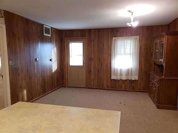 5th image of 215 1/2 Harrington Ave