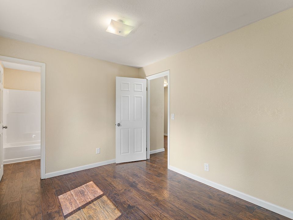 1st image of 817 Upland Dr