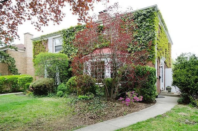 3021 Central St photo 1