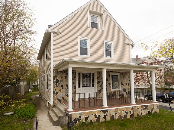 4th image of 1057 Narragansett Blvd