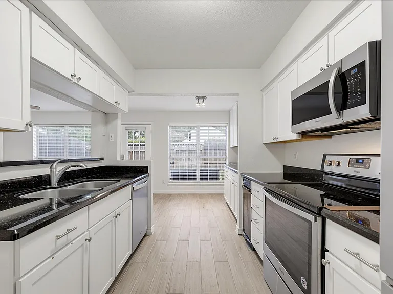 1653 W Sam Houston Pkwy S — Photo 8