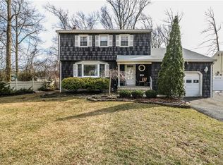 15 Periwinkle Pl, Colonia, NJ 07067