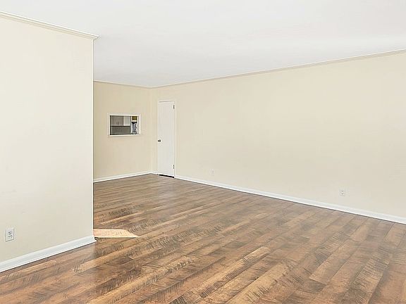 4th image of 324 W Chester St Floor 1