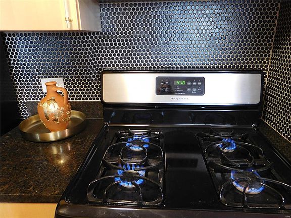4th image of 210 N 17th St Unit 603