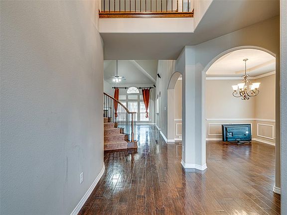 4th image of 4402 Woodcrest Ln
