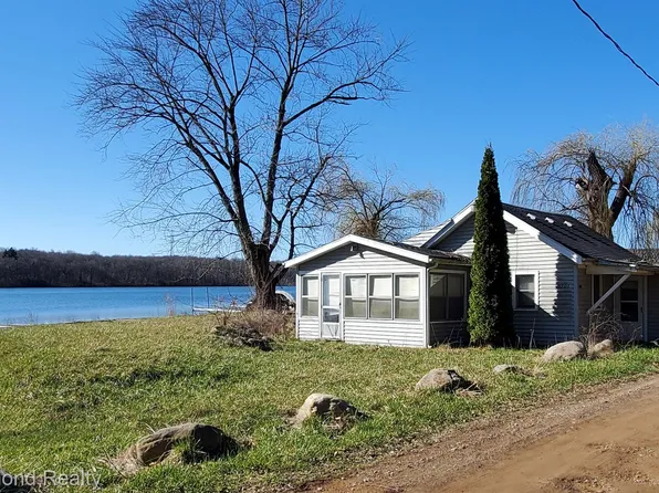 3701 Lakeshore Dr, Grass Lake, MI 49240