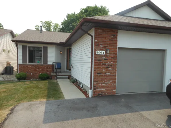 1964 Michigan Ave, Marysville, MI 48040