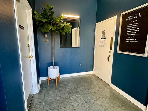 2nd image of 710 Carondelet St
