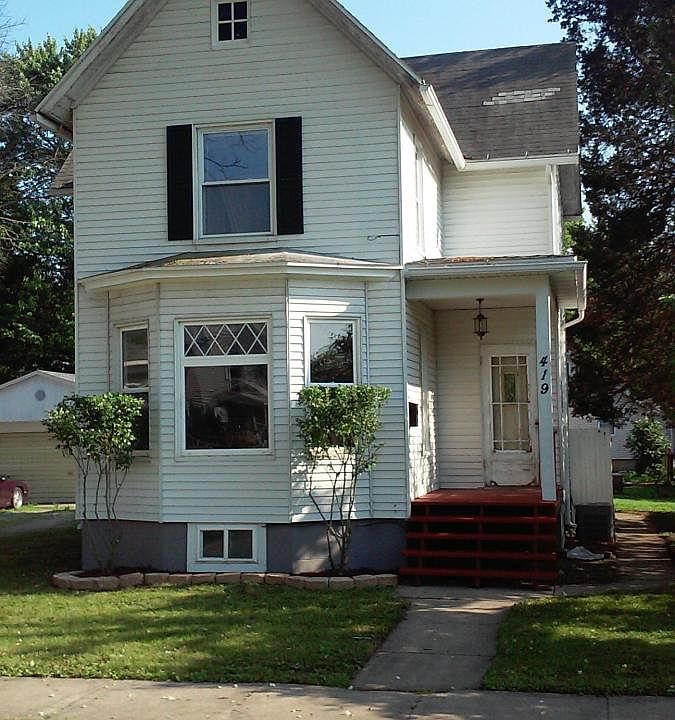 1st image of 419 Broadway St