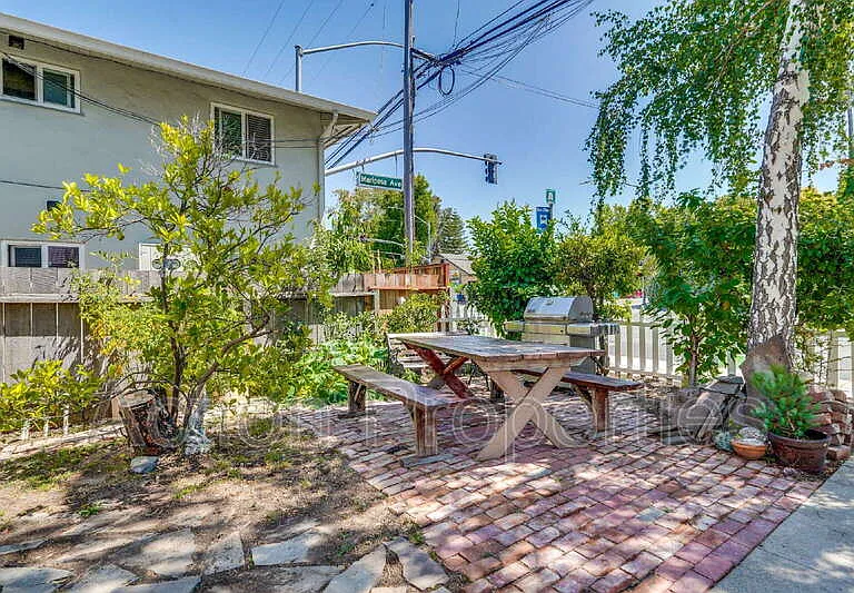 1610 California St #1 — Photo 17