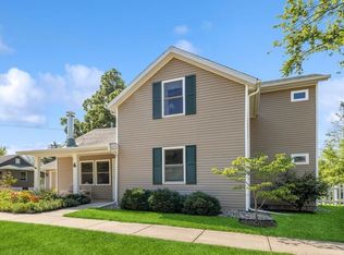 6 Paw Paw St, Three Oaks, MI 49128