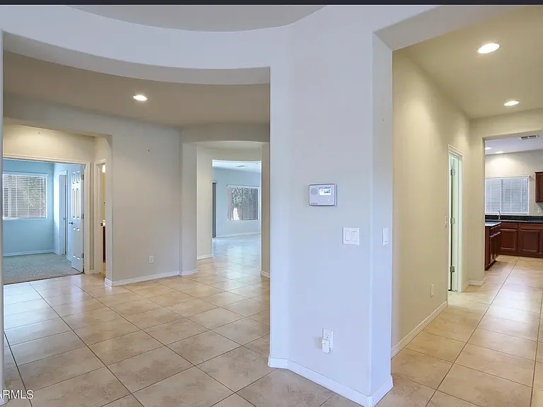 6328 W Victory Way — Photo 4