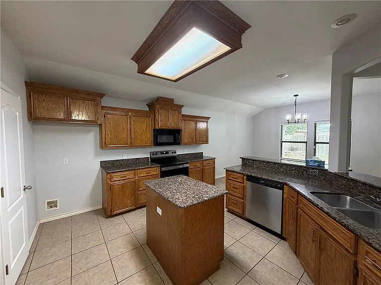 6830 Round Table St — Photo 6