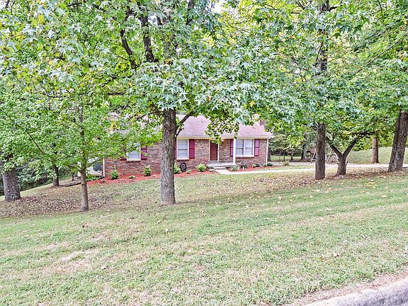2nd image of 417 Warren Cir