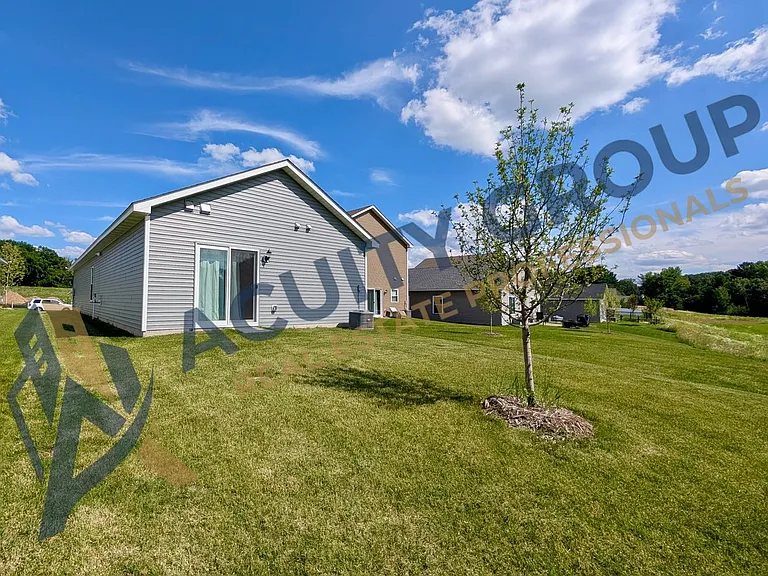 501 Redwood St N — Photo 4