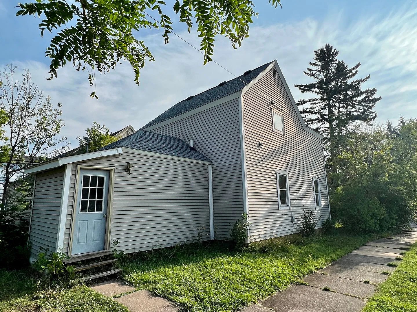 Spacious 3bd/2ba - Available November! — Photo 2