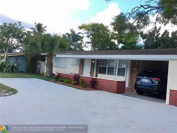 2nd image of 300 SE 10th St