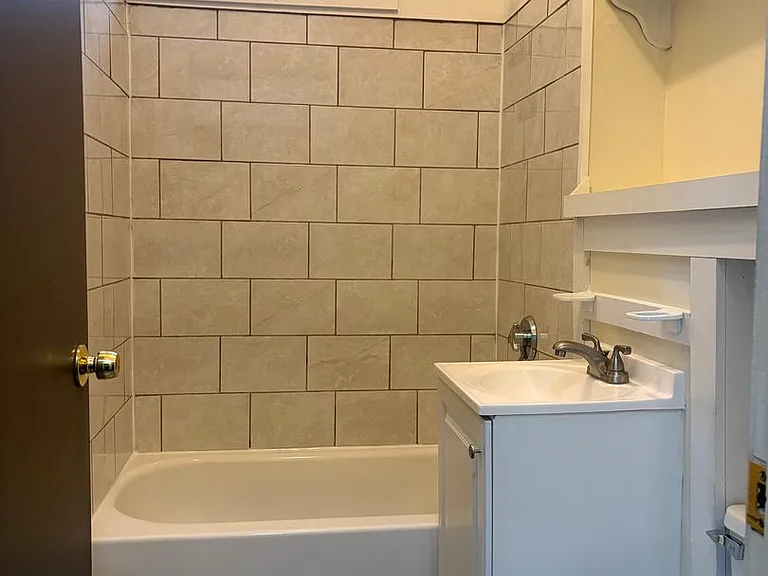 26 Blaine St #4 — Photo 10