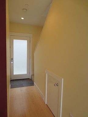 3rd image of 926 Grove St APT 1