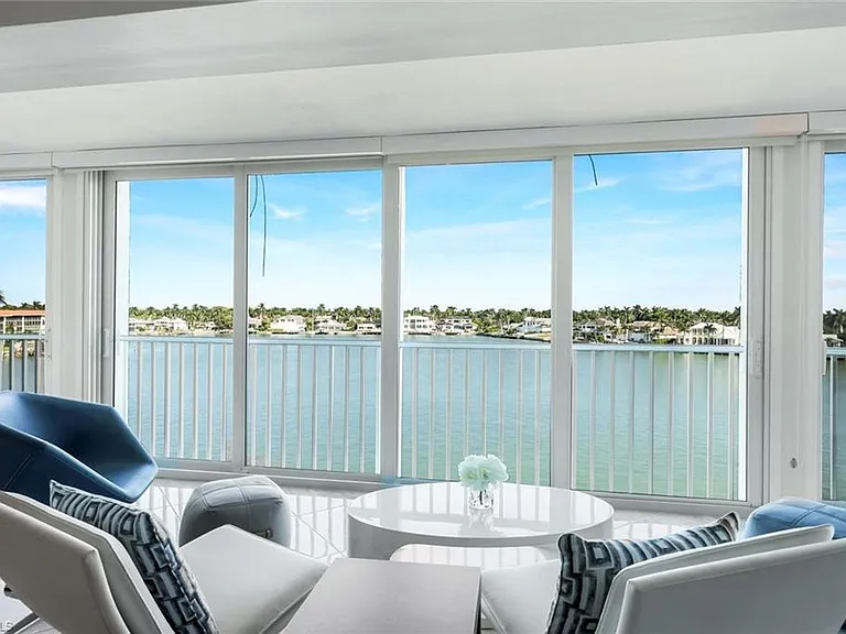 2750 Gulf Shore Blvd N #402 — Photo 1