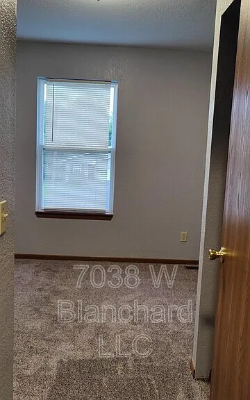 815 Whitney St — Photo 12