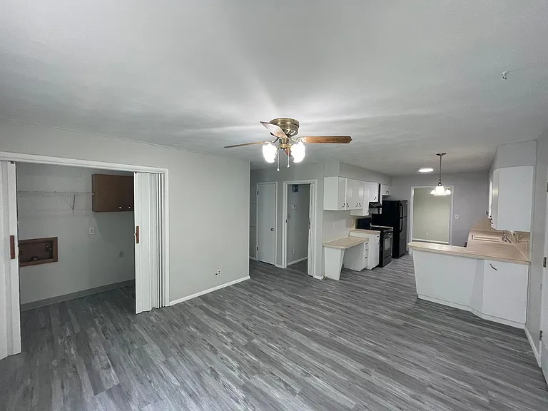 2221 S Virginia Ave — Photo 7