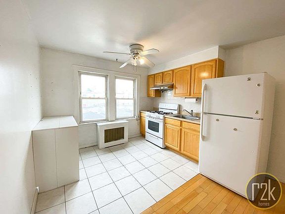 2nd image of 21-26 24th St #3F