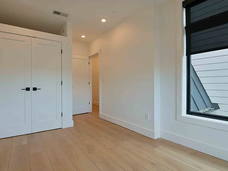 2641 4th St NE #2 — Photo 54