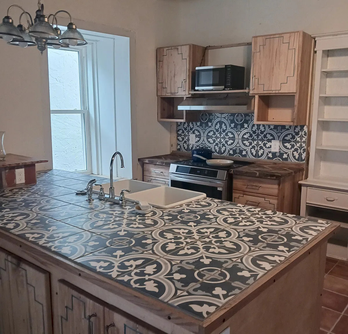 3 bed, 2.5 bath, 2900 sqft, $1,400 — Photo 1