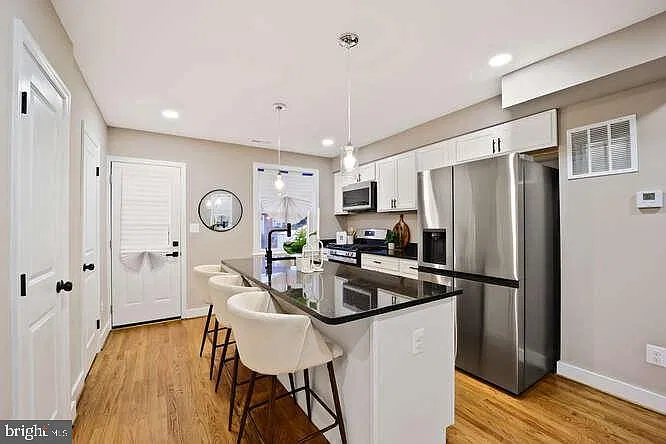3 bed, 2.5 bath, 1190 sqft, $3,500 — Photo 4