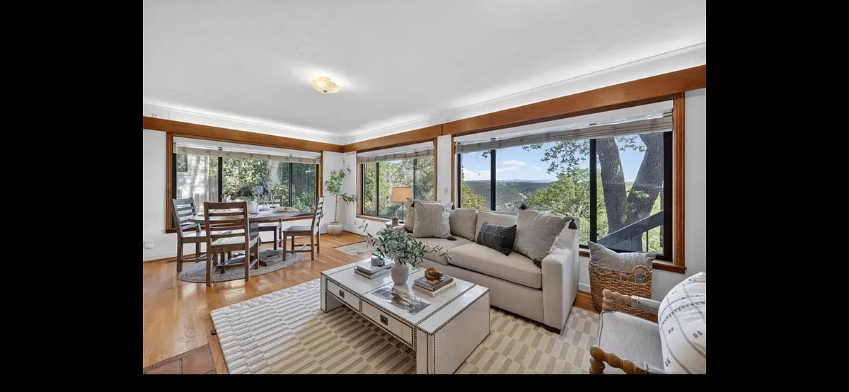 Building Photo - 305 Riverview Dr