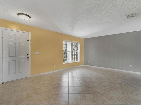 3rd image of 1889 Knollcrest Dr