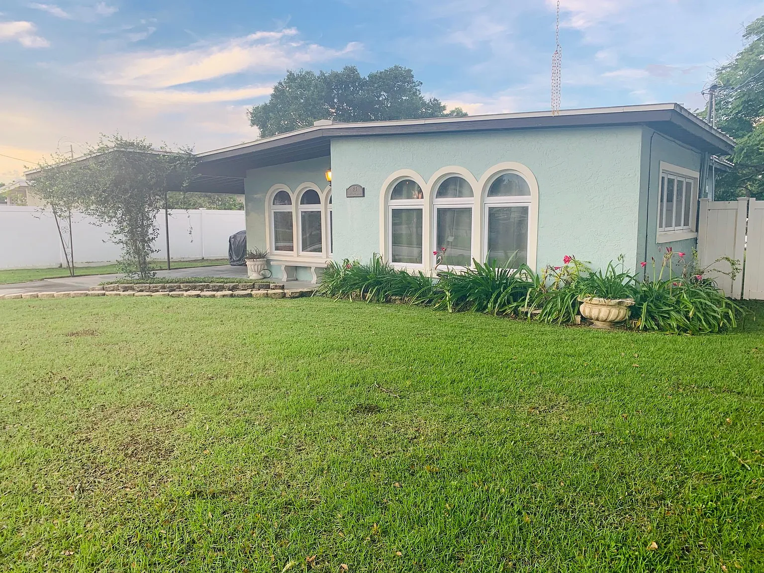 813 Lowell Blvd — Photo 3