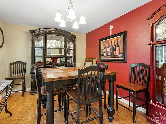 4th image of 40 E Stirling Court