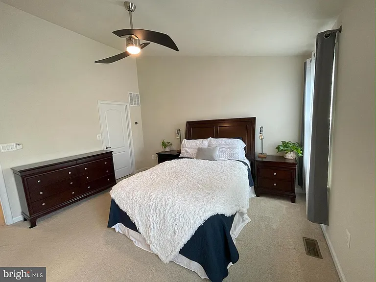 706 Bunker Ln — Photo 10