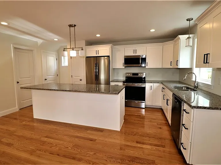 121 Hillcrest Ave — Photo 3