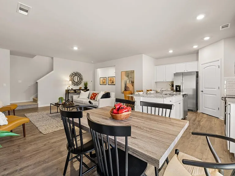 487 Stoneybrook Dr — Photo 12