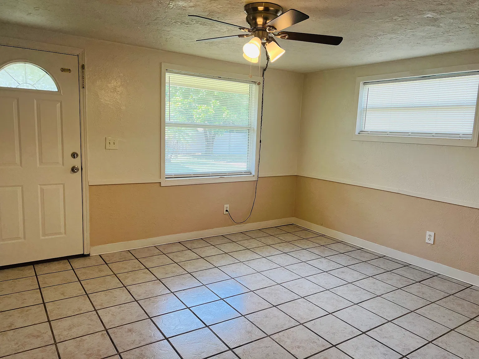 2 bed, 700 sqft, $1,750 — Photo 2