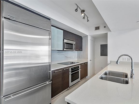 3rd image of 55 SE 6th St APT 3605