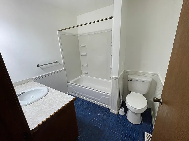 2901 W Walnut St — Photo 15