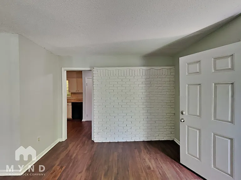2274 Ashland Dr — Photo 15