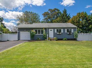 40 Doncaster Ave, West Islip, NY 11795