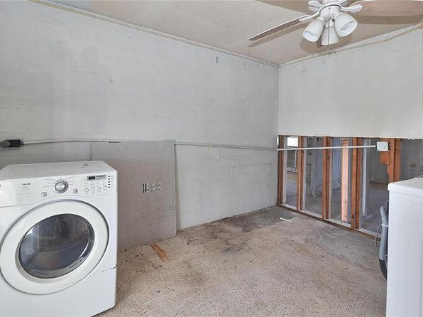 saint-petersburg-florida-81389989 picture