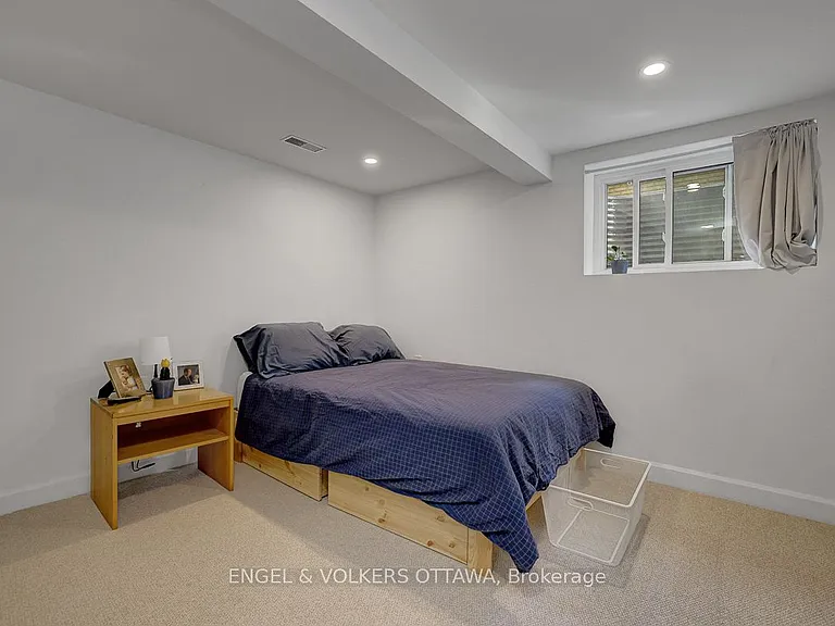 516 Buchanan Cres — Photo 31