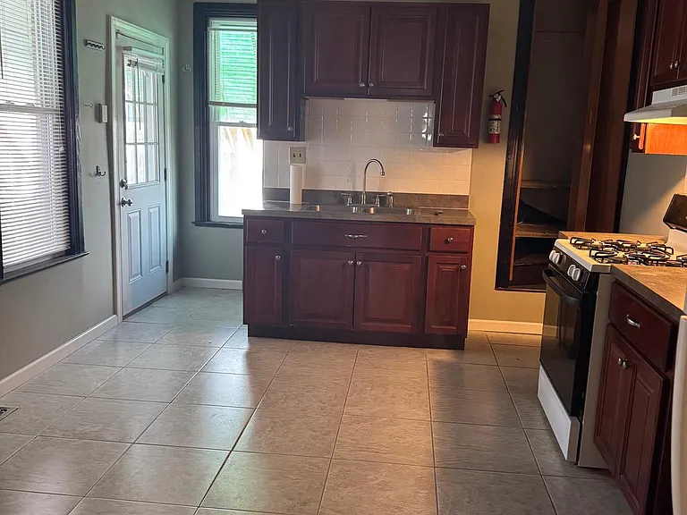 642 Pennsylvania Ave #1 — Photo 2