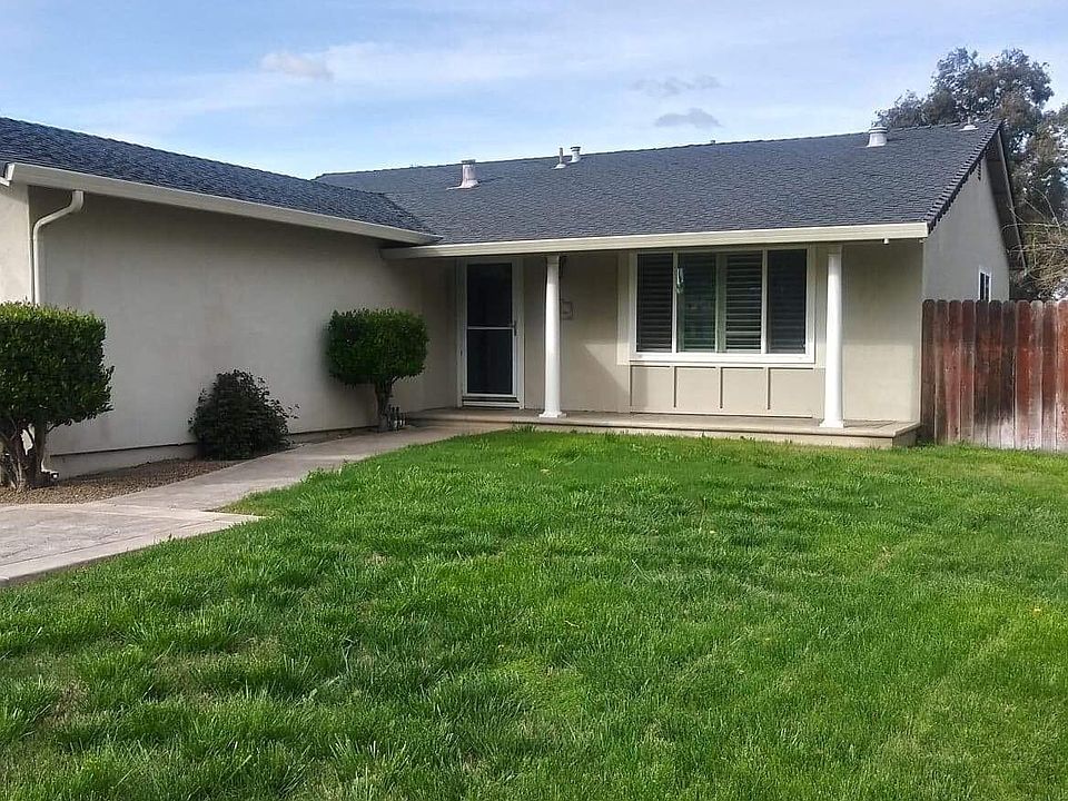1st image of 107 Green Tree Dr