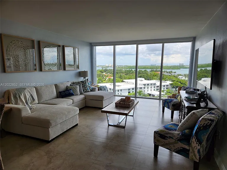 10275 Collins Ave #824 — Photo 2