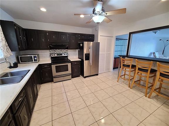 5th image of 231 Jacaranda Dr #43