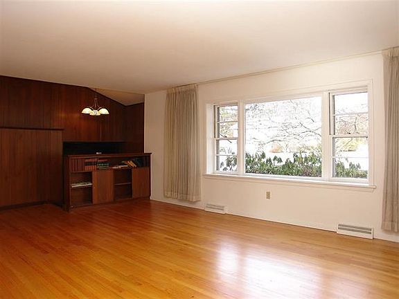 5th image of 2272 Berkley Ave
